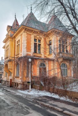 Eski kasabadaki eski bina Kış günü