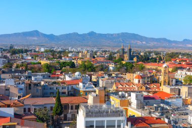 Lefkoşe şehrini yukarıdan görmek Kıbrıs başkentine nefes kesici bir manzara sunuyor