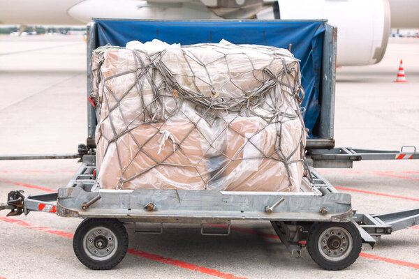 Камера хранения на взлетно-посадочной полосе аэропорта 