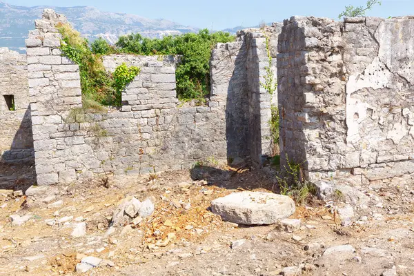 stock image Fort Mogren in Budva Montenegro. Building is in ruins and has a lot of broken bricks