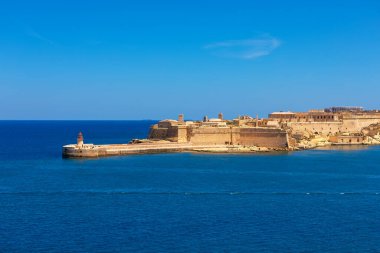  Grand Harbour girişi ve Malta 'daki Fort St bilmem ne. Ricasoli Doğu Kırıksu Malta 'da