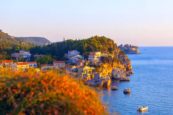 stock image  Picturesque view of Przno village along the Budva Riviera, overlooking the Adriatic Sea coast. Beach with a small town on a coastal cliff in Montenegro