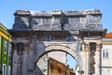 Sergii 'nin kemeri Pula Hırvatistan' da bulunuyor. Antik Roma zafer kemeri 