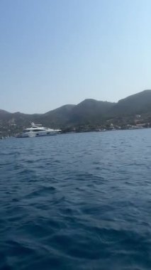 Akdeniz manzarası ve bir kanodan adalar manzarası. Yüksek kaliteli HD görüntüler