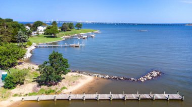 Maryland 'in Chesapeake Körfezi Köprüsü Arkaplanda Düşük Açı Hava Fotoğrafı