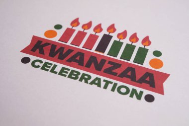 Kwanzaa Mutlu Kutlamalar. Afro-Amerikan kültür bayramı. Yedi gün festival, 26 Aralık 'tan 1 Ocak' a kadar yıllık kutlama. Siyah tarih. Poster