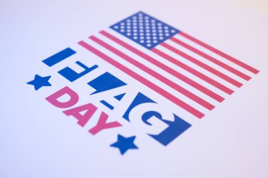 ABD 'de Ulusal Bayrak Günü. ABD 'de yıllık 14 Haziran tatili kutlandı. Amerikan bayrağıyla vatansever tarzı tasarım. Poster, tebrik kartı, afiş ve geçmiş. Görüntü