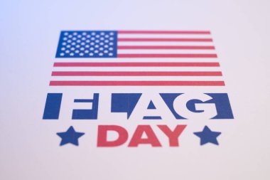 ABD 'de Ulusal Bayrak Günü. ABD 'de yıllık 14 Haziran tatili kutlandı. Amerikan bayrağıyla vatansever tarzı tasarım. Poster, tebrik kartı, afiş ve geçmiş. Görüntü