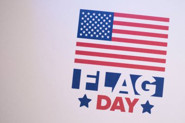 ABD 'de Ulusal Bayrak Günü. ABD 'de yıllık 14 Haziran tatili kutlandı. Amerikan bayrağıyla vatansever tarzı tasarım. Poster, tebrik kartı, afiş ve geçmiş. Görüntü