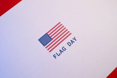 ABD 'de Ulusal Bayrak Günü. ABD 'de yıllık 14 Haziran tatili kutlandı. Amerikan bayrağıyla vatansever tarzı tasarım. Poster, tebrik kartı, afiş ve geçmiş. Görüntü