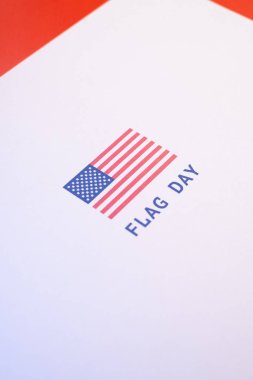 ABD 'de Ulusal Bayrak Günü. ABD 'de yıllık 14 Haziran tatili kutlandı. Amerikan bayrağıyla vatansever tarzı tasarım. Poster, tebrik kartı, afiş ve geçmiş. Görüntü