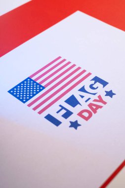 ABD 'de Ulusal Bayrak Günü. ABD 'de yıllık 14 Haziran tatili kutlandı. Amerikan bayrağıyla vatansever tarzı tasarım. Poster, tebrik kartı, afiş ve geçmiş. Görüntü