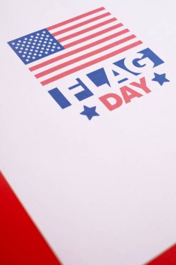 ABD 'de Ulusal Bayrak Günü. ABD 'de yıllık 14 Haziran tatili kutlandı. Amerikan bayrağıyla vatansever tarzı tasarım. Poster, tebrik kartı, afiş ve geçmiş. Görüntü