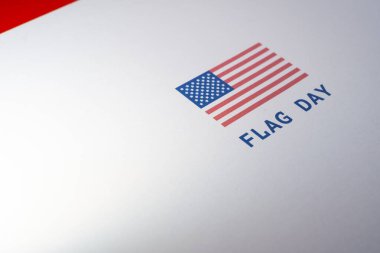 ABD 'de Ulusal Bayrak Günü. ABD 'de yıllık 14 Haziran tatili kutlandı. Amerikan bayrağıyla vatansever tarzı tasarım. Poster, tebrik kartı, afiş ve geçmiş. Görüntü