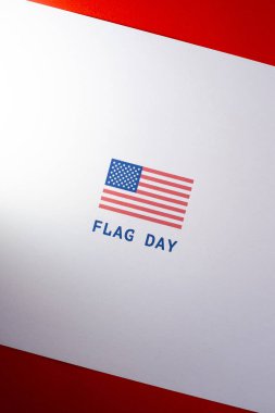 ABD 'de Ulusal Bayrak Günü. ABD 'de yıllık 14 Haziran tatili kutlandı. Amerikan bayrağıyla vatansever tarzı tasarım. Poster, tebrik kartı, afiş ve geçmiş. Görüntü