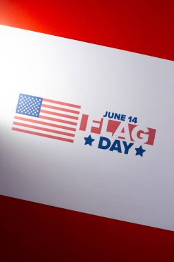 ABD 'de Ulusal Bayrak Günü. ABD 'de yıllık 14 Haziran tatili kutlandı. Amerikan bayrağıyla vatansever tarzı tasarım. Poster, tebrik kartı, afiş ve geçmiş. Görüntü