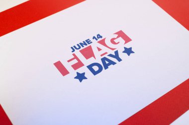ABD 'de Ulusal Bayrak Günü. ABD 'de yıllık 14 Haziran tatili kutlandı. Amerikan bayrağıyla vatansever tarzı tasarım. Poster, tebrik kartı, afiş ve geçmiş. Görüntü