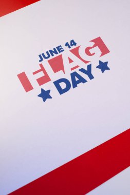 ABD 'de Ulusal Bayrak Günü. ABD 'de yıllık 14 Haziran tatili kutlandı. Amerikan bayrağıyla vatansever tarzı tasarım. Poster, tebrik kartı, afiş ve geçmiş. Görüntü