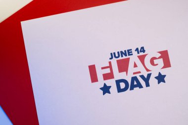 ABD 'de Ulusal Bayrak Günü. ABD 'de yıllık 14 Haziran tatili kutlandı. Amerikan bayrağıyla vatansever tarzı tasarım. Poster, tebrik kartı, afiş ve geçmiş. Görüntü