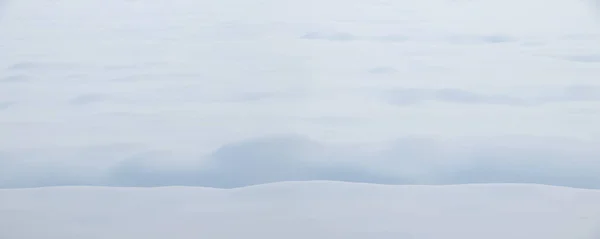 Nierówna Powierzchnia Ziemi Pokryta Jest Śniegiem Tło Śniegu — Zdjęcie stockowe