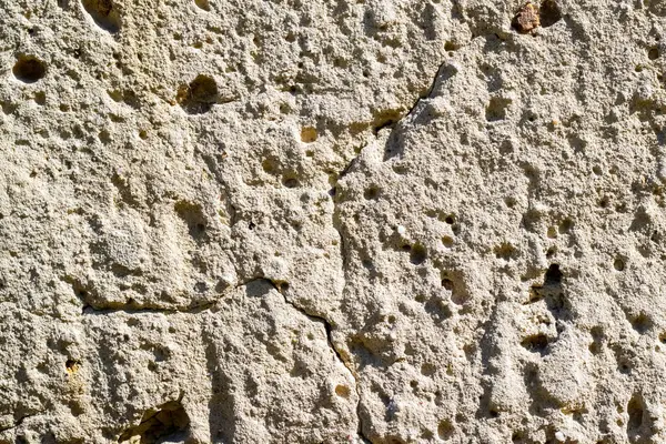 明るい日差しの中で粒や凹凸のある砂岩のテクスチャ — ストック写真