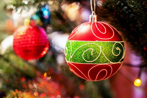 Bolas Colores Decoran Árbol Navidad Tarjeta Navidad Año Nuevo — Foto de Stock