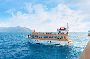 Vlora, Arnavutluk, Temmuz 2023. Adriyatik Denizi 'nde yürüyüş için vapur