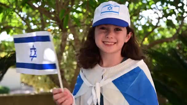 Szczęśliwa Izraelska Żydówka Wieku Lat Flagą Izraela Dniu Niepodległości Izraela — Wideo stockowe