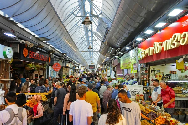 Jerusalem 2022年11月11日 星期五 以色列人在繁忙的Mahane Yehuda市场购物 市场受到当地人和游客的欢迎 有250多家商贩出售新鲜食品和其他商品 — 图库照片