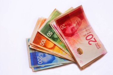 Farklı bir İsrail Bankası koleksiyonu banknotlar banknot beyaz arka planda izole para.