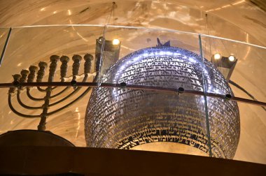 JERUSALEM - NOV 15 2022: Batı Duvar Tünelleri sinagogu. Sinagog, Büyük Taş 'ın karşısındaki Batı Duvarı tünellerinde, Kutsalların Kutsal Bölgesi' nin yanında yer almaktadır..