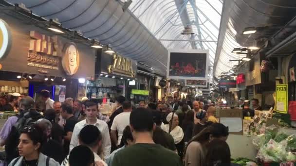 Jerusalem 2022年11月11日 星期五 以色列人在繁忙的Mahane Yehuda市场购物 市场受到当地人和游客的欢迎 有250多家商贩出售新鲜食品和其他商品 — 图库视频影像