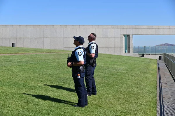 Canberra Act Mar 2023 Australian Federal Policemen Guard Canberra Capital — 스톡 사진