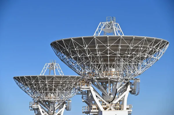 Narrabi Nsw Mar 2023 Két Rádióteleszkóp Antenna Közel Narrabri Nsw — Stock Fotó