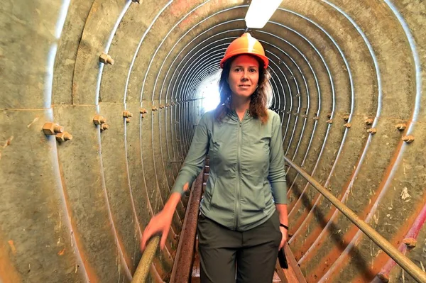 Motion Blur Adult Australian Woman Female Age Descending Underground Tunnel — Stock Photo, Image