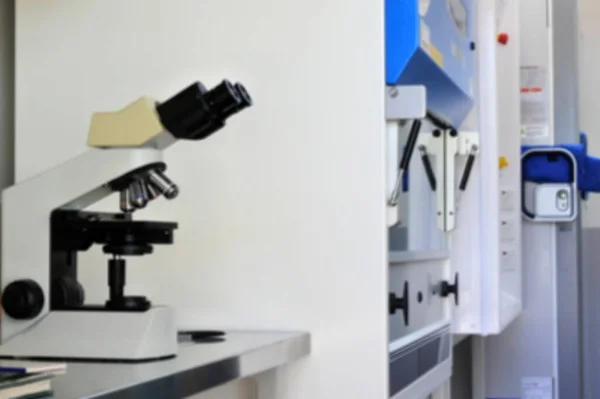 Suddig Bakgrund Mikroskop Laboratorium Instrument Som Används För Att Undersöka — Stockfoto