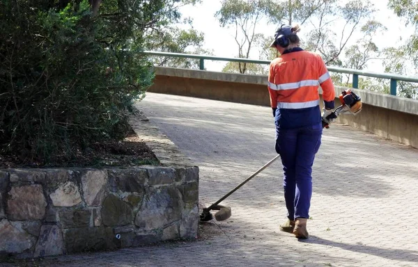 Canberra Act Mar 2023 Young Adult Australian Female Landscape Worker — 图库照片
