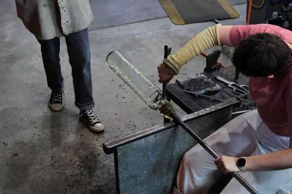 Canberra Act Mar 2023 Canberra Glassworks Atölyesinde Çalışan Cam Sanatçıları — Stok fotoğraf