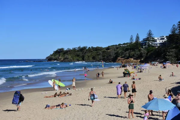 库卢姆海滩 Qld Rp132023 澳大利亚昆士兰州旅游胜地科卢姆海滩上许多游客的空中景致 — 图库照片