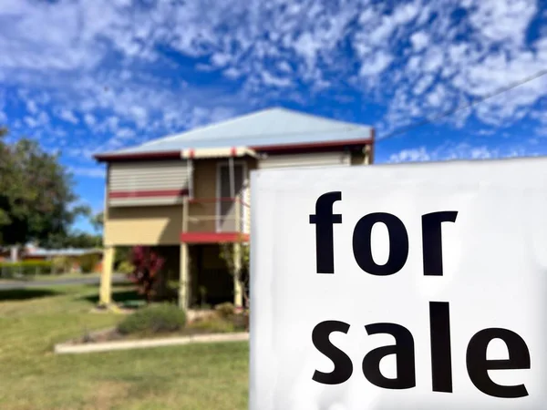 Продается Недвижимость Среднего Класса Открытым Небом Рыночная Стоимость Жилья Недвижимости — стоковое фото