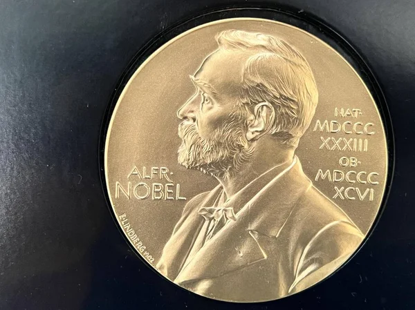Canberra 2023年3月15日 ノーベル賞受賞記念メダル物理学 経済学 平和の分野で人類に最大の利益をもたらした貢献に対して贈られます ロイヤリティフリーのストック写真
