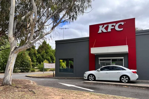 Canberra Mar 2023 Voertuig Kfc Restaurant Drive Afgelopen Jaren Hebben — Stockfoto