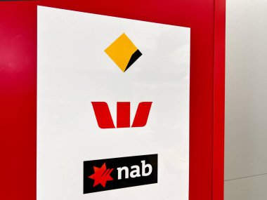 CAIRNS - 29 Mayıs 2023: Avustralya 'nın önde gelen bankaları: Commonwealth, Westpac ve NAB.Australia' nın finans hizmetleri sektörü, yılda 140 milyar dolarla GSYİH 'ya en büyük katkı sağlayan sektör..
