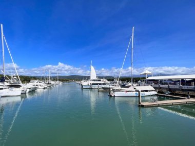 PORT DOUGLAS - HAZİRAN 07: 2023: Avustralya 'nın kuzeyindeki Queensland tropikal bölgesindeki Port Douglas' tan Büyük Set Resifi 'ne açılan kapı..