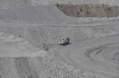 MOURA, QLD - AUG 07 2023: Queensland Avustralya 'da Moura yakınlarında Dawson kömür madeni. Maden Bowen havzasında yer alıyor ve her yıl ortalama 4 milyon ton kömür ihraç ediyor..