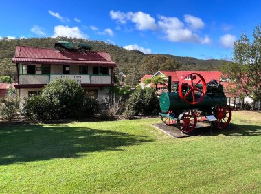 HERBERTON, QLD - 06 Temmuz 2023: Herberton 'daki tarihi binalar. Herberton, Avustralya 'nın Queensland eyaletinde yer alan bir şehirdir.