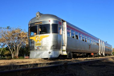 MT SURPRISE, QLD - 22 Temmuz 2023: The Savannahlander. Avustralya 'nın Kuzey Queensland Avustralya' da faaliyet gösteren bir yolcu treni.