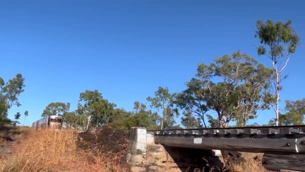 Surprise Qld Juillet 2023 Savannahlander Service Train Voyageurs Australien Qui — Video