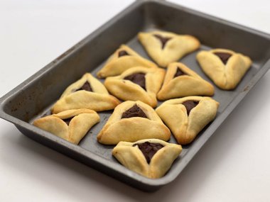 Purim Yahudi bayram kurabiyeleri Hamentashen Ozen Haman 'ın yemek tepsisini kapatmasına yardımcı oldu..