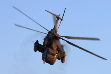 BEERSHEBA - 28 Haziran 2008: İsrail Hava Kuvvetleri Sikorsky CH-53 Deniz Aygırı. Dünya üzerinde döngü ve manevra yapabilen az sayıdaki helikopterden biridir.